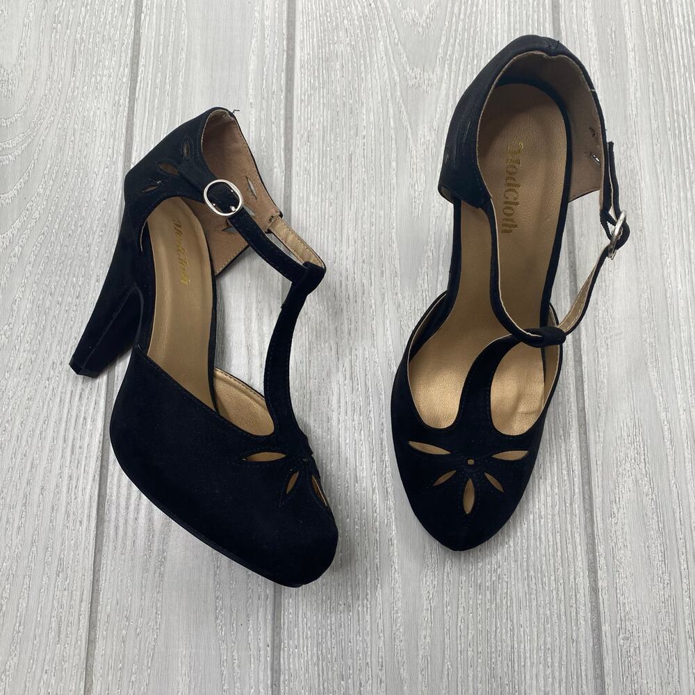 MODCLOTH WOMEN'S BLACK REFRESHED ZEST T STRAP LASER CUT FAUX SUEDE HEELS SIZE 10